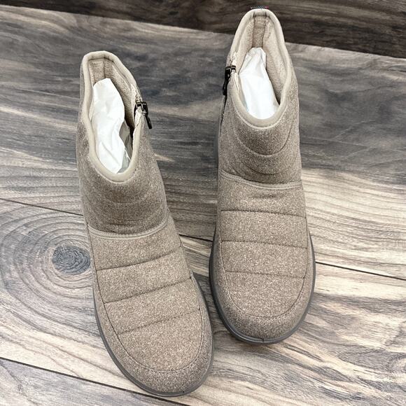 NIB Bzees Glacier 9M Zipper Comfort Ankle Boots Booties Taupe - Picture 2 of 12